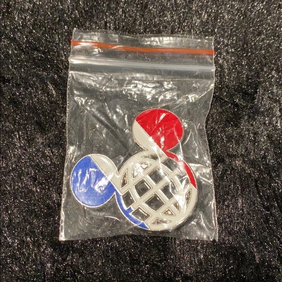 NIB Disney Trading Pin - Picture 3 of 3